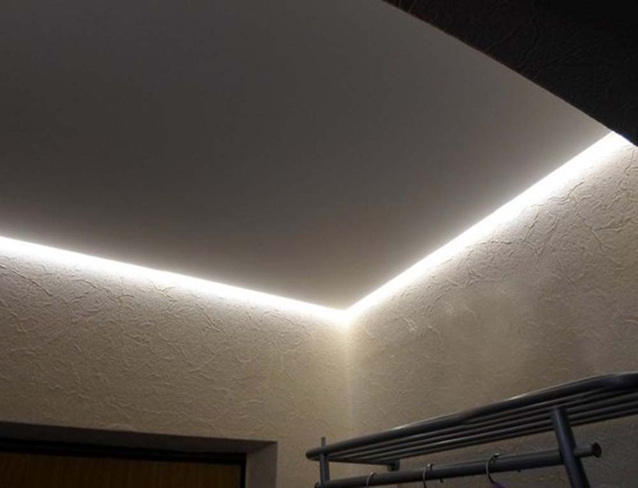 Парящие натяжные потолки с подсветкой