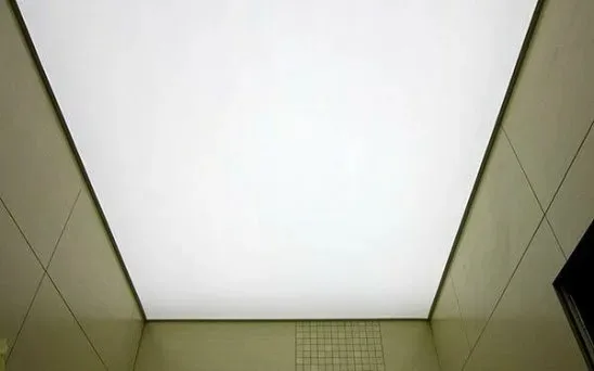 Влагостойкие натяжные потолки для помещений с повышенной влажностью